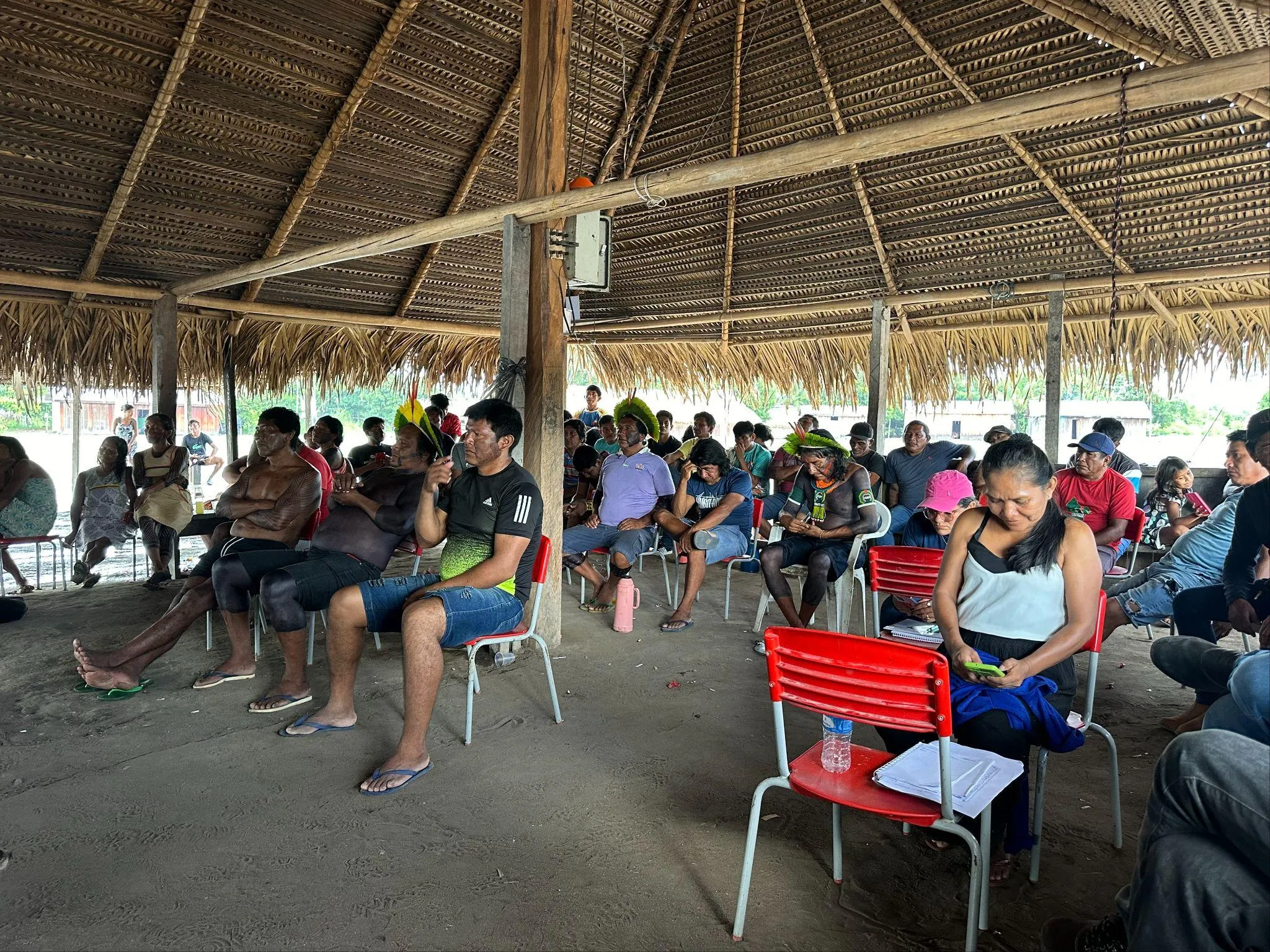 Reunião de Consulta Livre, Prévia e Informada em aldeia indígena